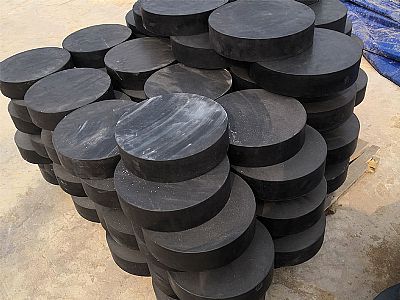 龙港市板式橡胶支座由若干层橡胶片与薄钢板经加压硫化